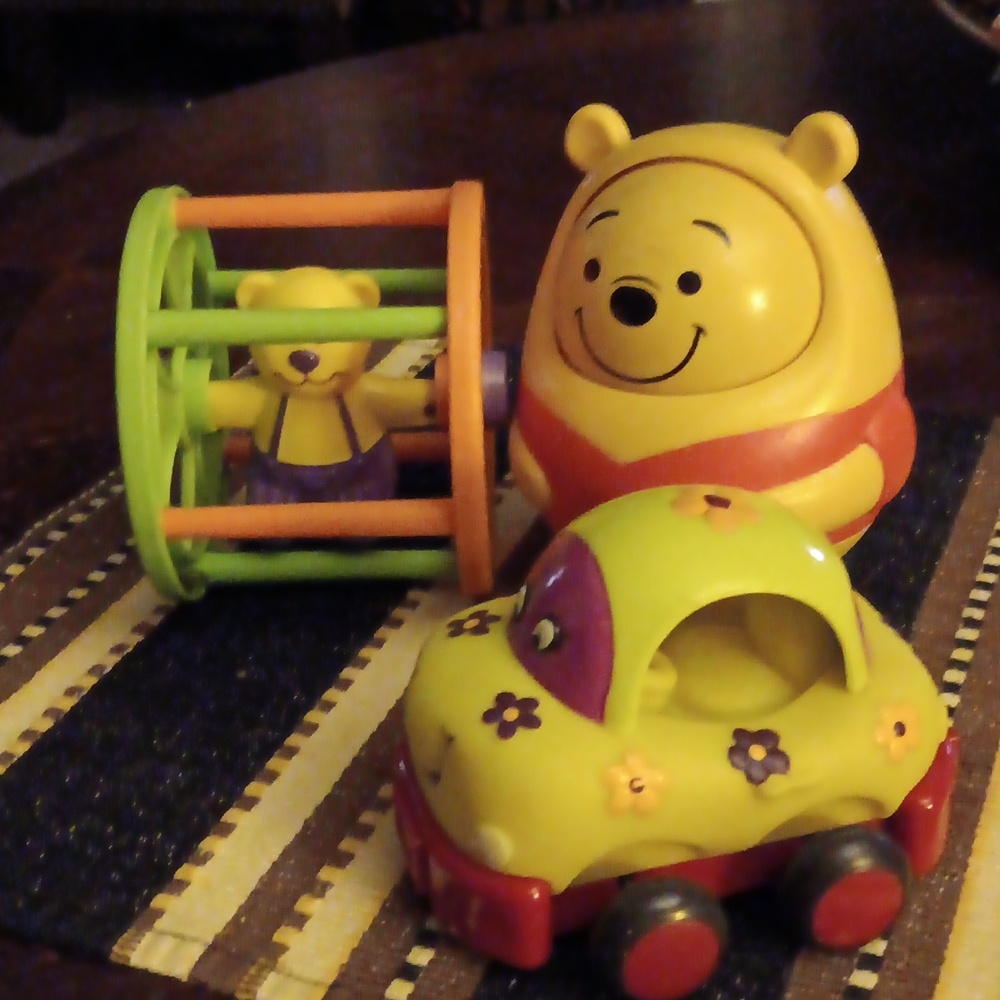 ❤️ FINAL REDUCTION. POOH TUMBLER TOY LOT